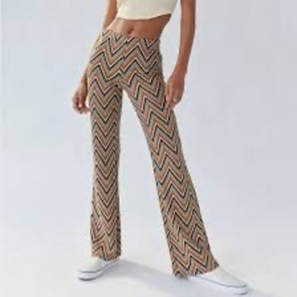 Urban Outfitters Bryn Pull-On Flare Pant in Orange Zigzag Womens Size Small - Picture 1 of 10